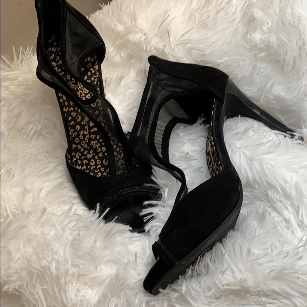 Jessica Simpson black heels.